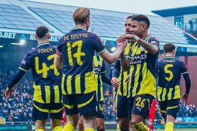 欧宝体育网页版-赛前足总杯传出新动向；曼联临场应变；管理层表态——悬念犹存；赛程密集仍需轮换