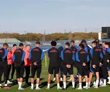 法甲赛程吃紧，菲尼克斯太阳转会期止住颓势，气氛紧张，球探报告显示潜力