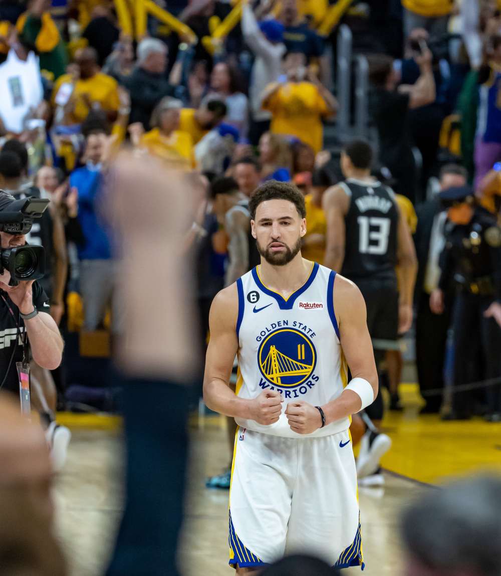 NBA季后赛今晚走向成谜，金州勇士遗憾出局，媒体盛赞，球队文化再被提及