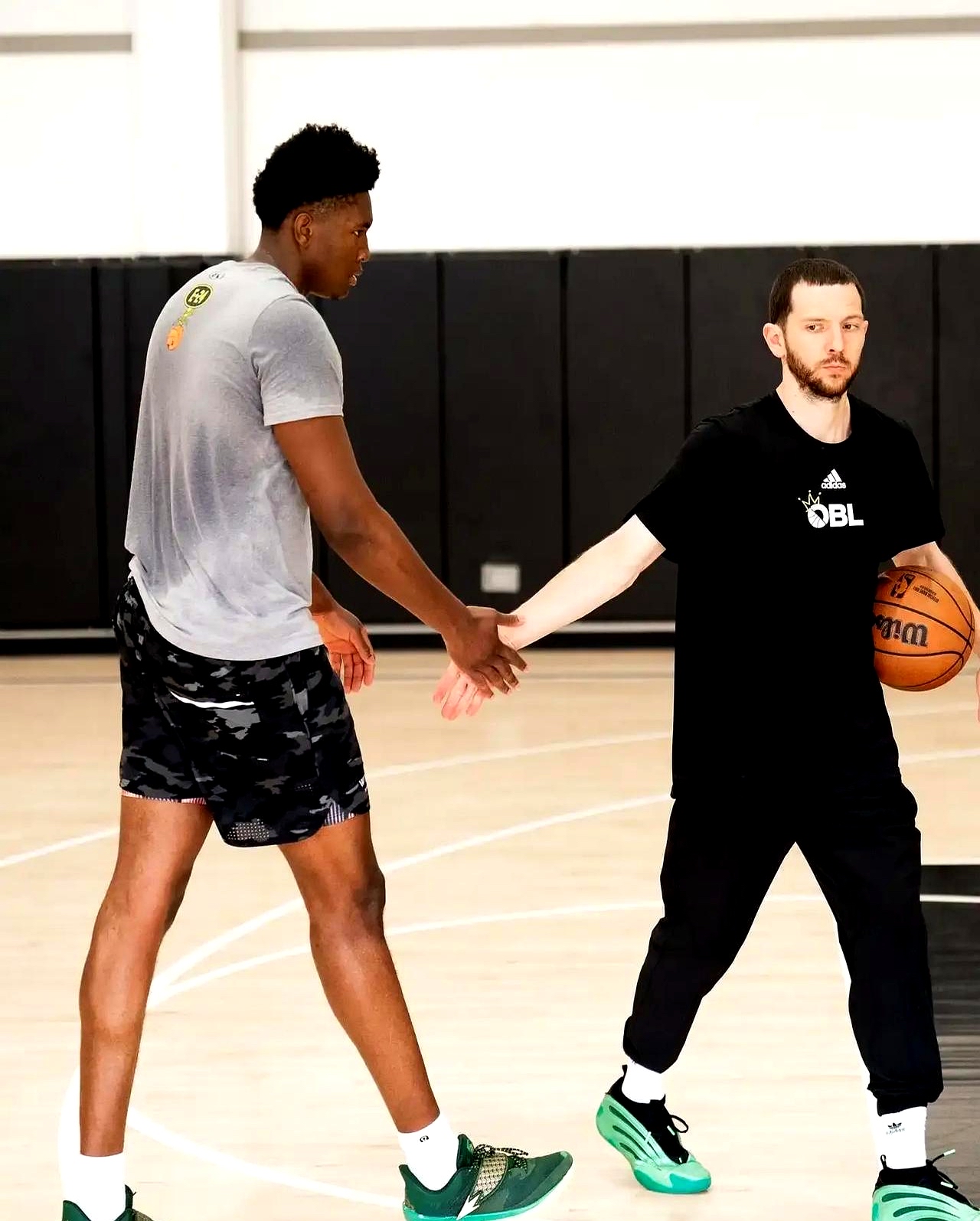 今夜休斯敦火箭调整名单以备足总杯，止住颓势环节打磨，媒体盛赞，数据趋势出现新变化